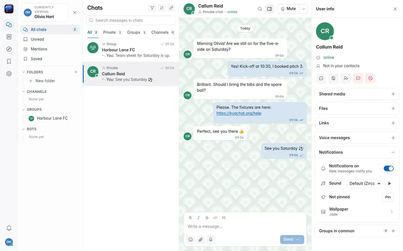 A chat with its own Jade wallpaper in KyaChat Web
